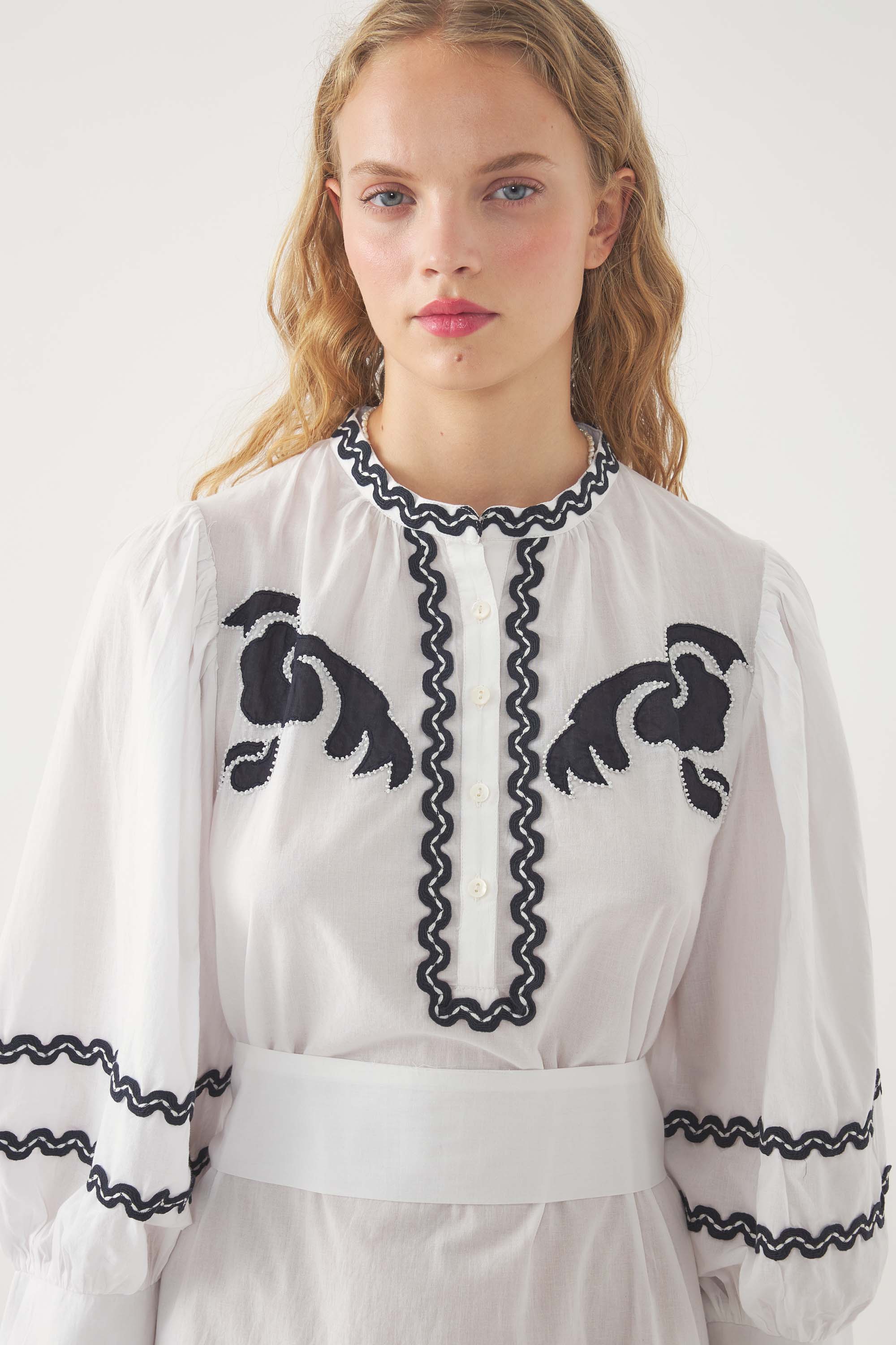 Robe brodée Dali - Image 2
