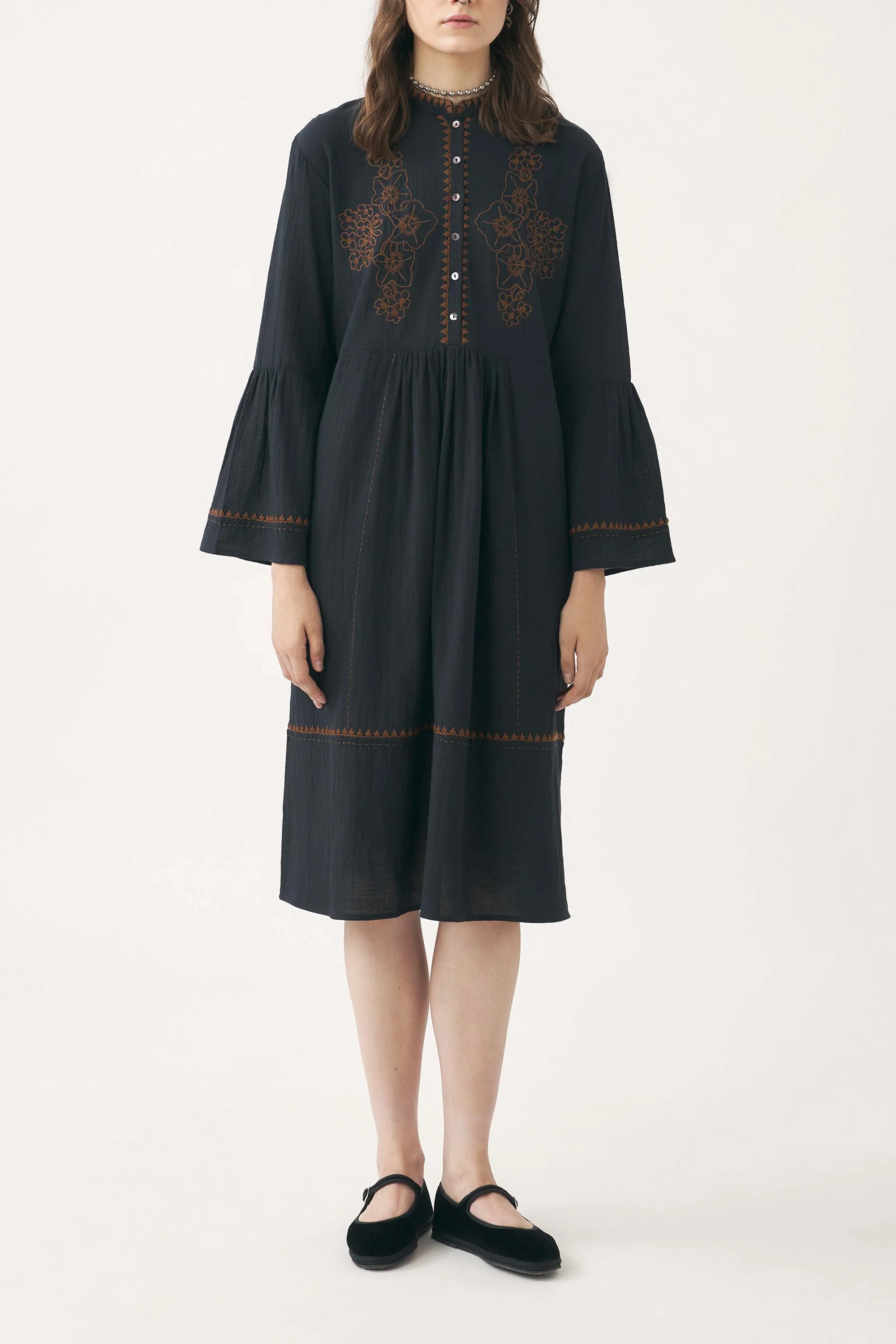 Robe en lin brodée à la main Cindy