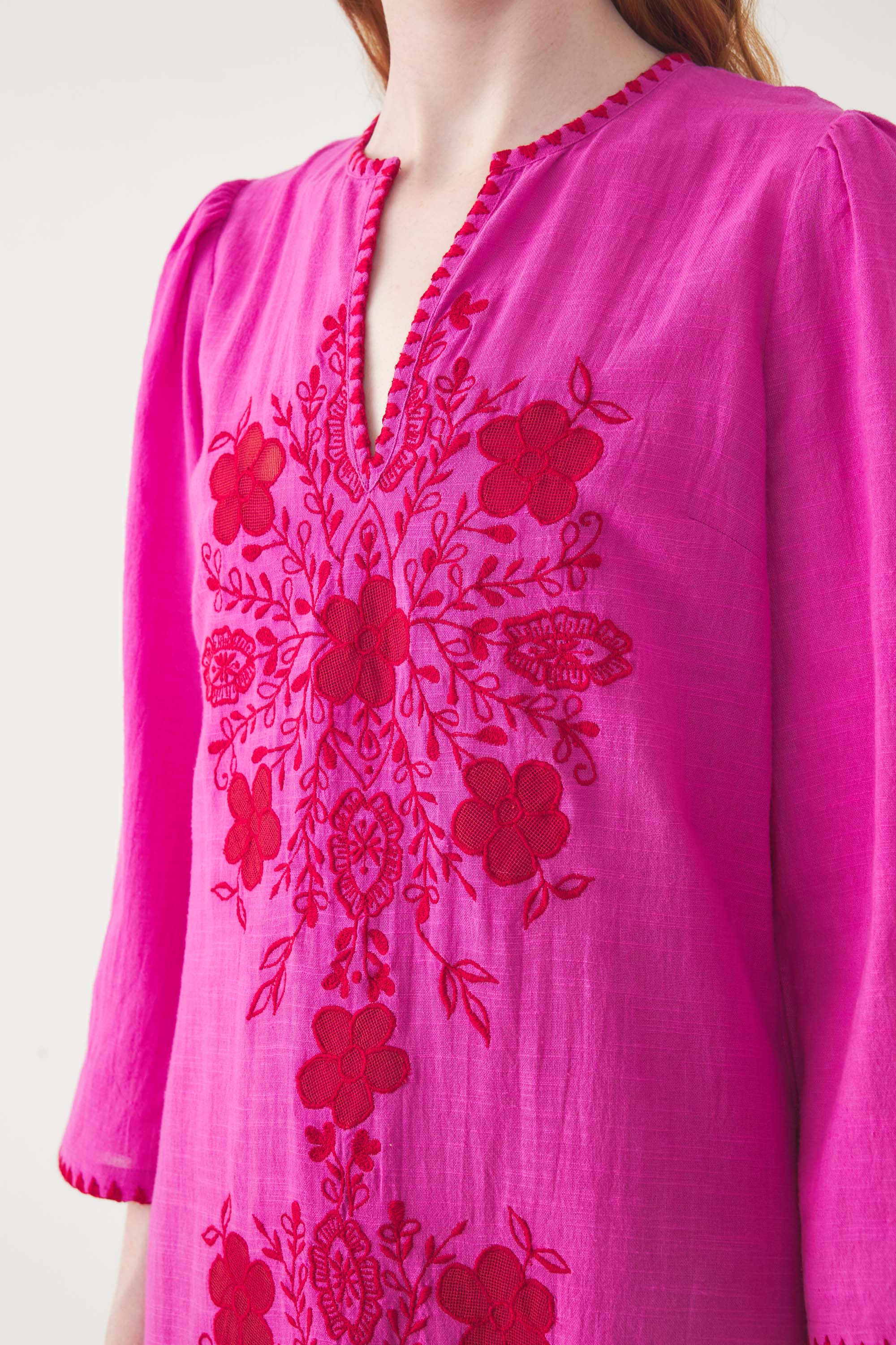 Robe longue brodée Vahani - Image 5