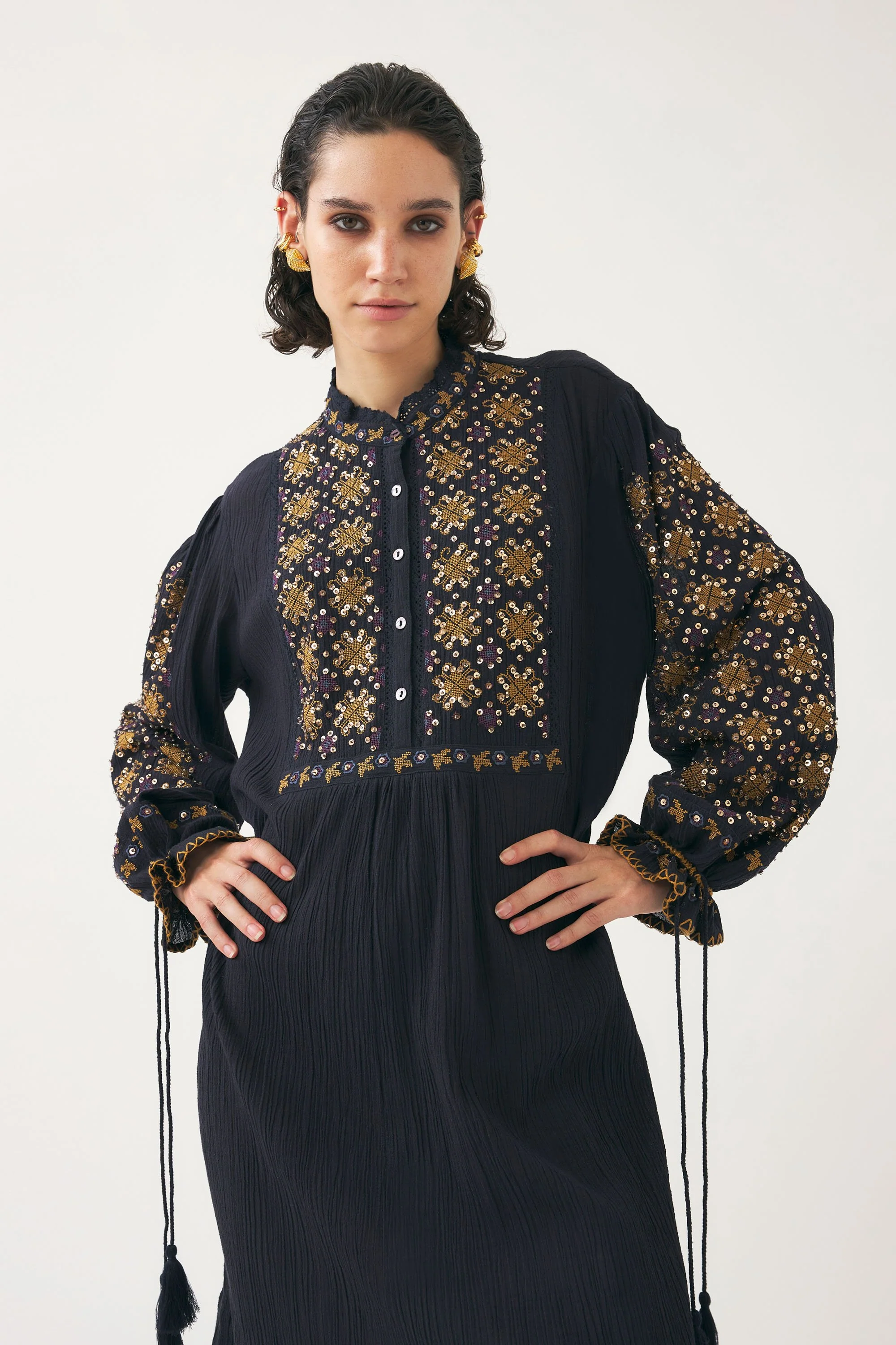 Mini robe brodée à la main avec des perles Jena - Image 2