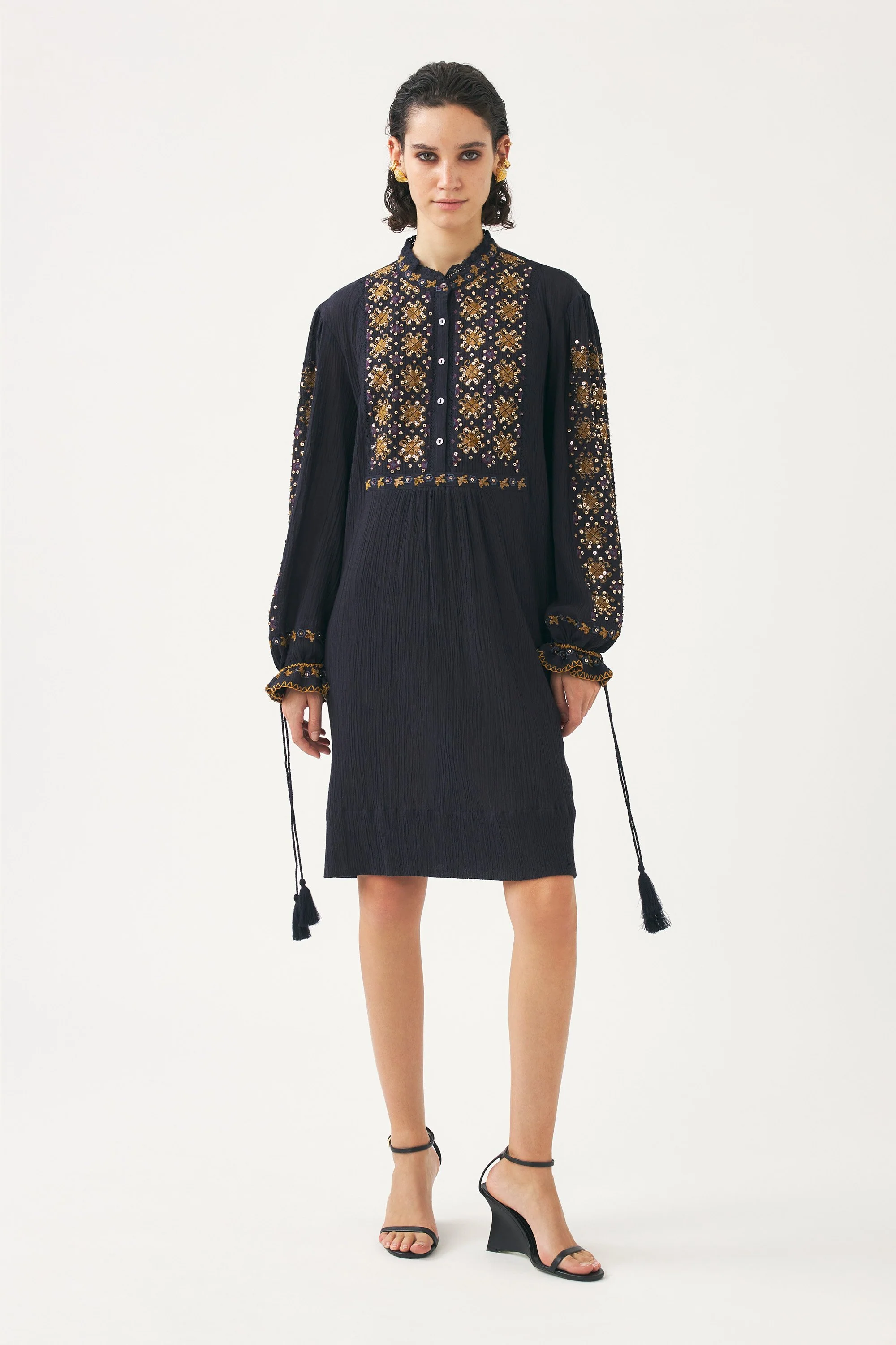 Mini robe brodée à la main avec des perles Jena - Image 3