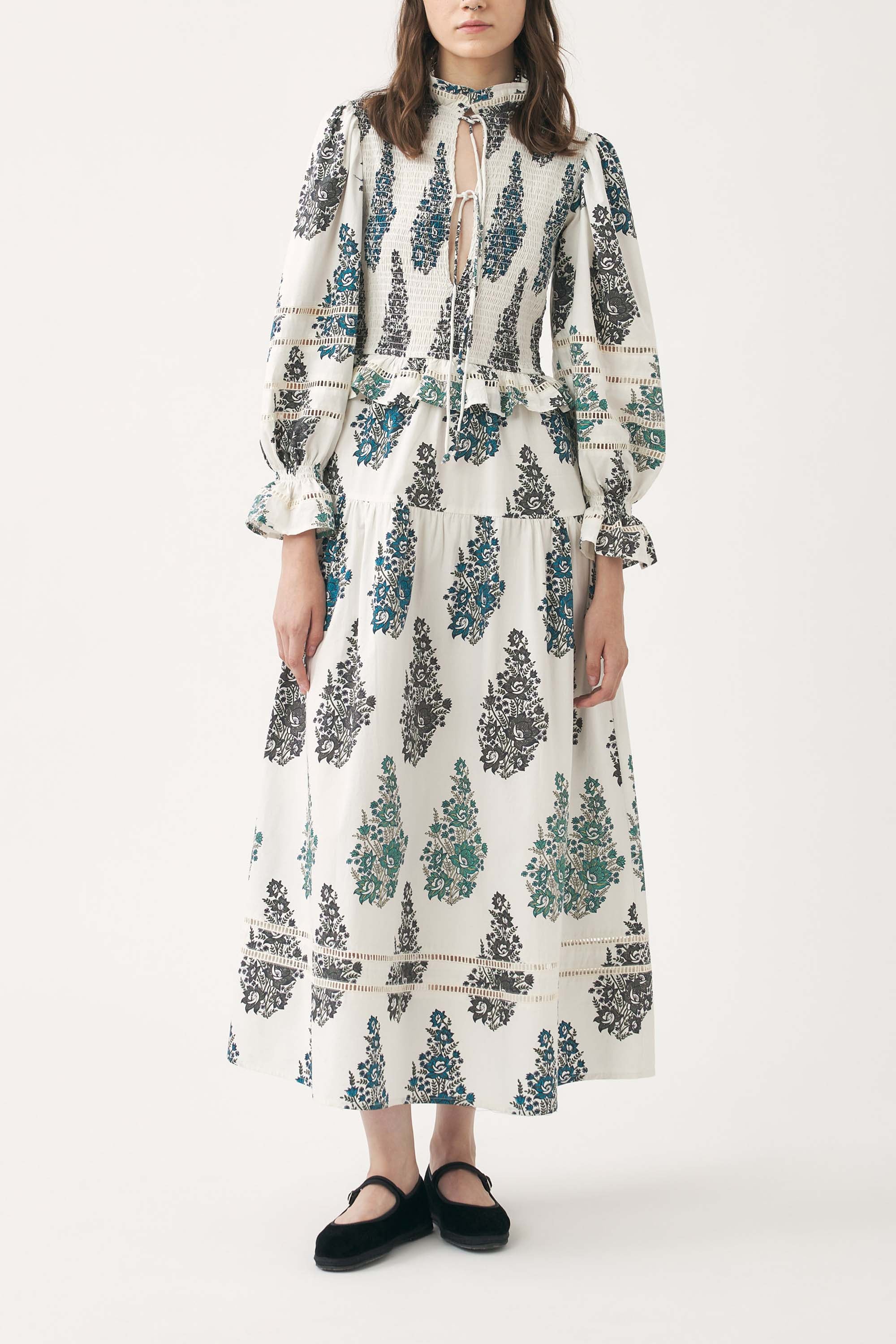 Robe longue à smocks et imprimée à la main Muguet
